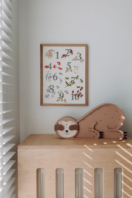 Plakat z liczbami i lampką Little Lights