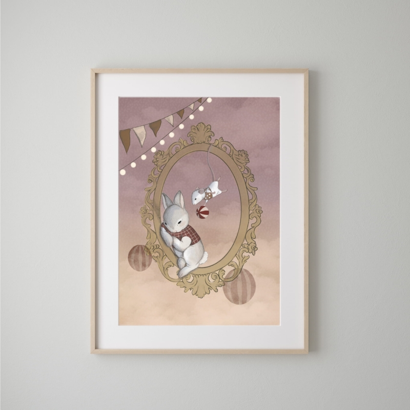 Plakat z myszką i króliczkiem bawiącymi się razem.