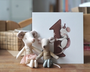 kartka na roczek z myszką. Idealna na prezent na roczek właśnie.