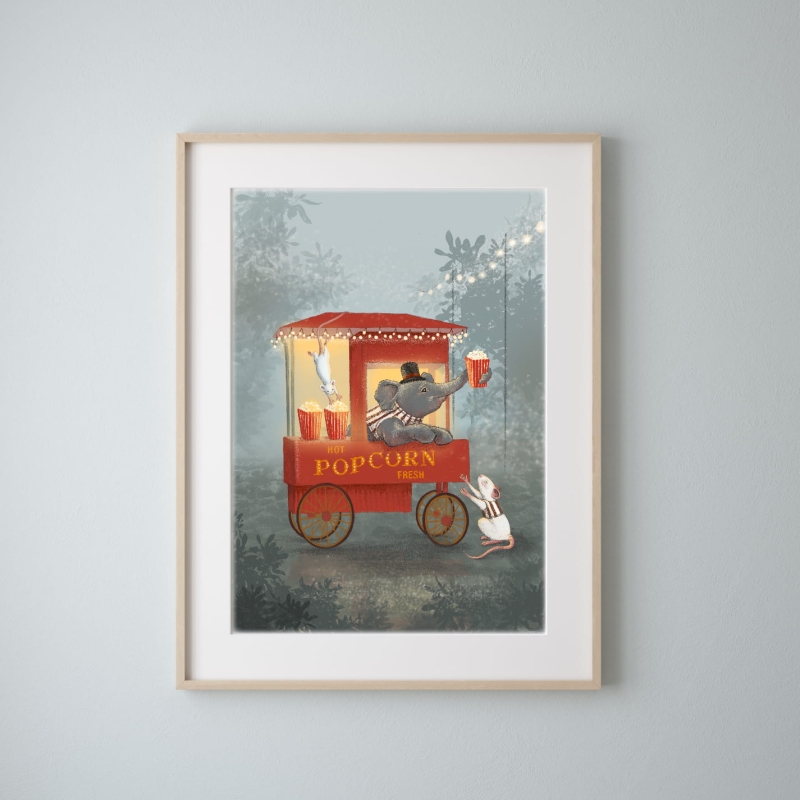 Bajkowa ilustracja myszki i słonika w czerwonym wózku, dekoracja do pokoju malucha.